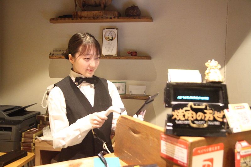 肉の万世 亀有店のアルバイト・バイト求人情報-03