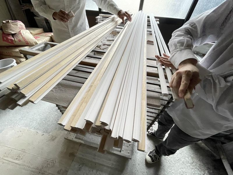 額縁制作の製造・加工スタッフ