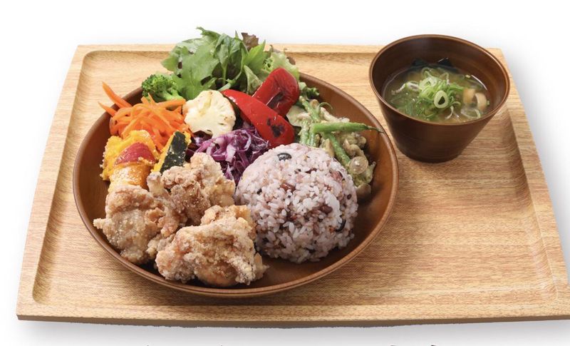 鳥〇食堂×タニタカフェ　イオンモール福岡店のアルバイト・バイト求人情報-02