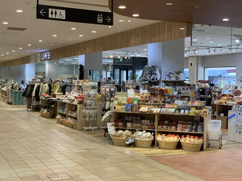 LEAF 暮らしの雑貨店 須磨パティオ店のアルバイト・バイト求人情報-03
