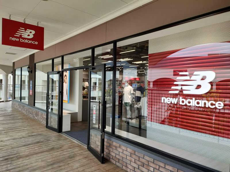 りんくうプレミアム・アウトレット内『ニューバランスファクトリーストア』のアルバイト・バイト求人情報-02