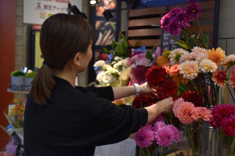 フラワーショップ京王　明大前店のアルバイト・バイト求人情報-01