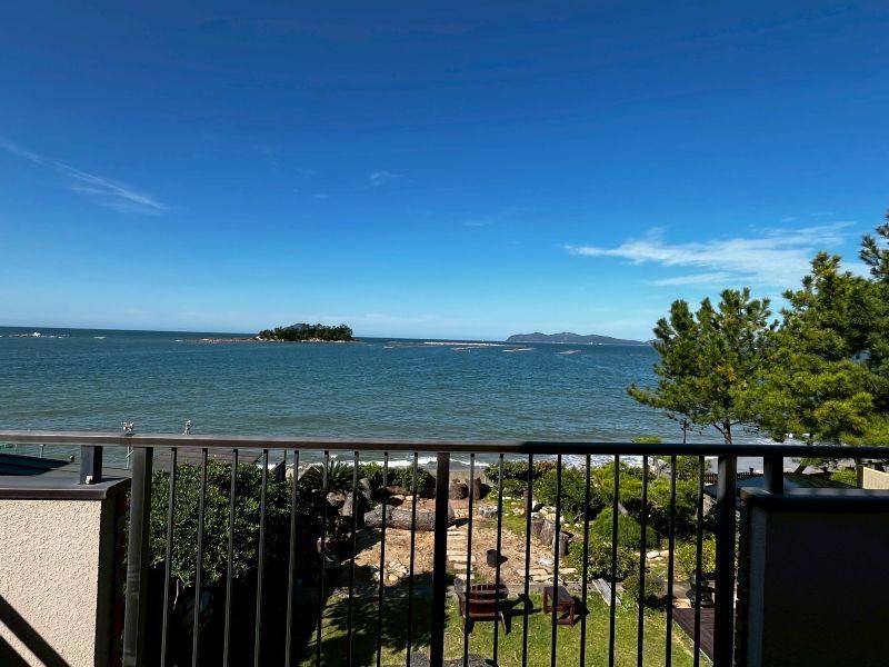 An Elegant Beachfront Villaの派遣求人情報