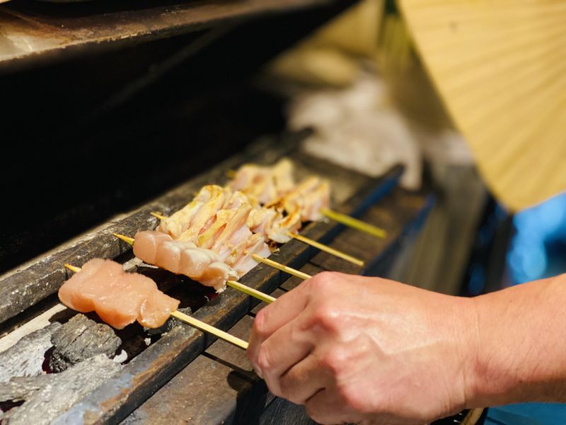 ゆったり癒しのの焼鳥店での調理スタッフ