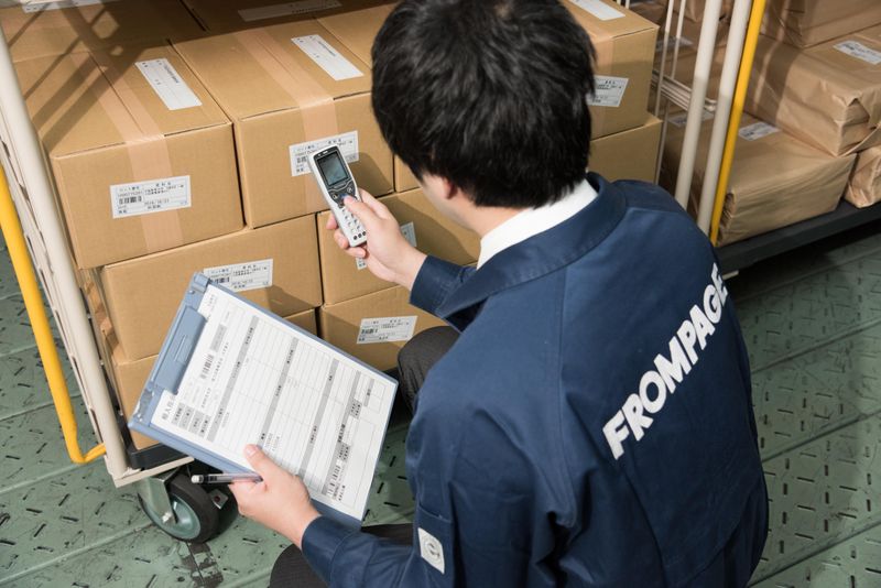 株式会社フロムページ　大阪物流センターの求人情報