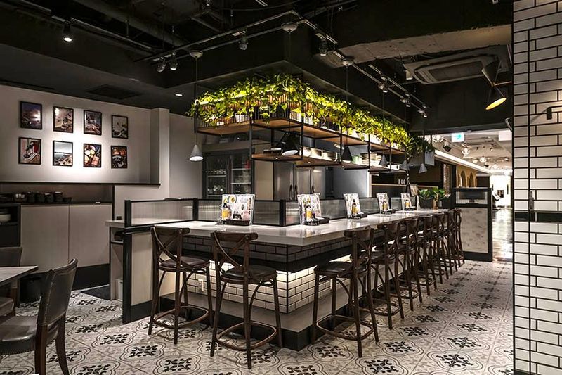 8TH SEA OYSTER Bar 横浜モアーズ店のアルバイト・バイト求人情報-03