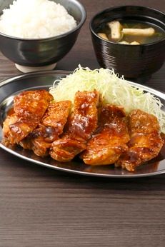 親子丼と鶏料理 鶏山賊　アミュプラザおおいた店のアルバイト・バイト求人情報-04