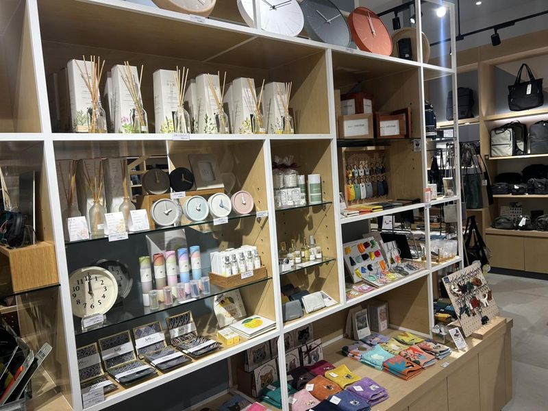 Neue(ノイエ)　グランスタ丸の内店のアルバイト・バイト求人情報-05