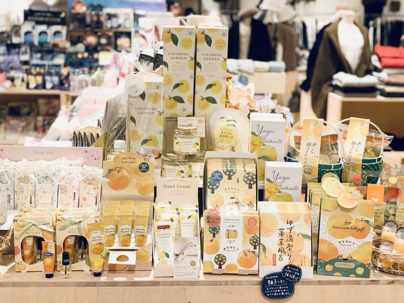 LEAF 暮らしの雑貨店 阪急三番街店のアルバイト・バイト求人情報-02