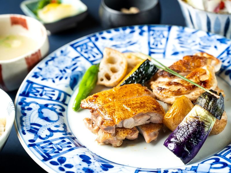 鉄板焼　鶏料理　かしわ　阪急西宮ガーデンズ店(ソルト・コンソーシアム株式会社)のアルバイト・バイト求人情報-03