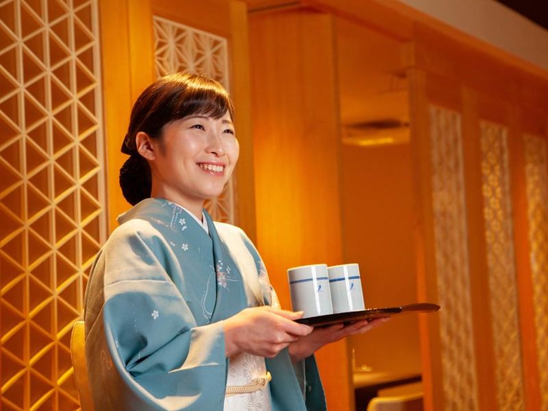“一流の立ち居振る舞い”が学べる!店舗での接客サービス体験!