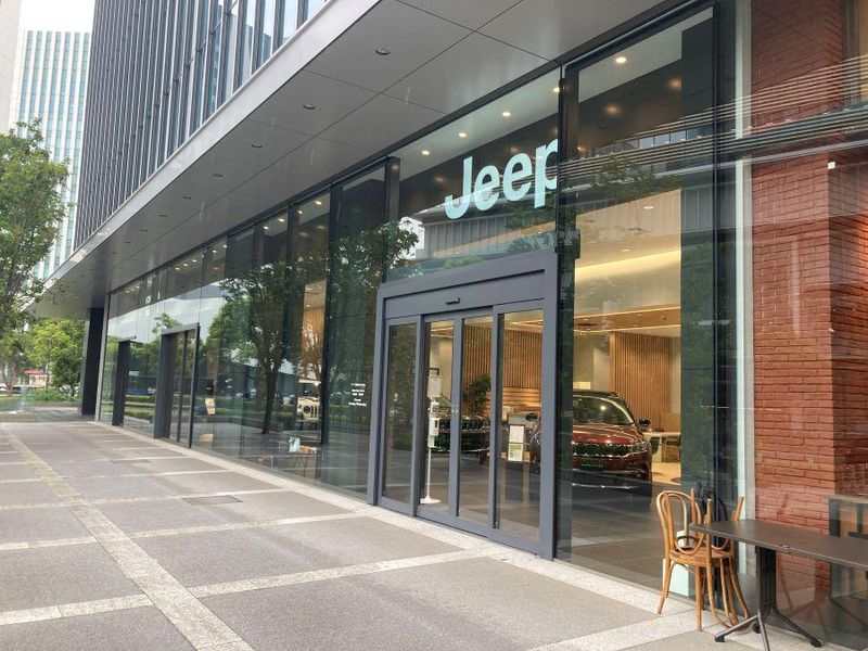 ジープ横浜みなとみらいのアルバイト・バイト求人情報-02