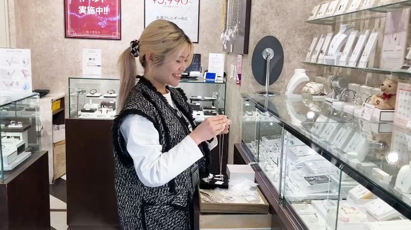 BLESS イオンモール神戸北店(兵庫県神戸市北区)のアルバイト・バイト求人情報-03