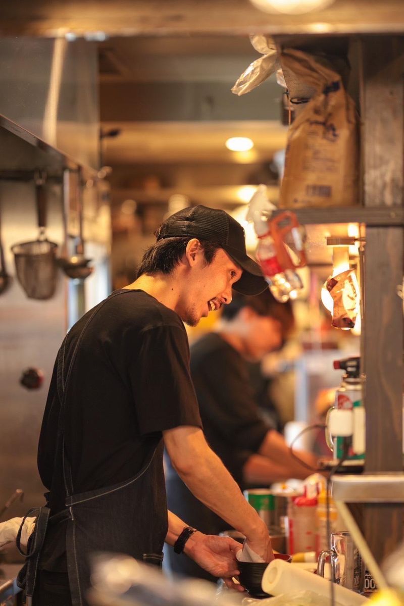 焼き鳥ともつ鍋&朝〆鮮魚 個室居酒屋 炭焼市場 新橋本店のアルバイト・バイト求人情報-05