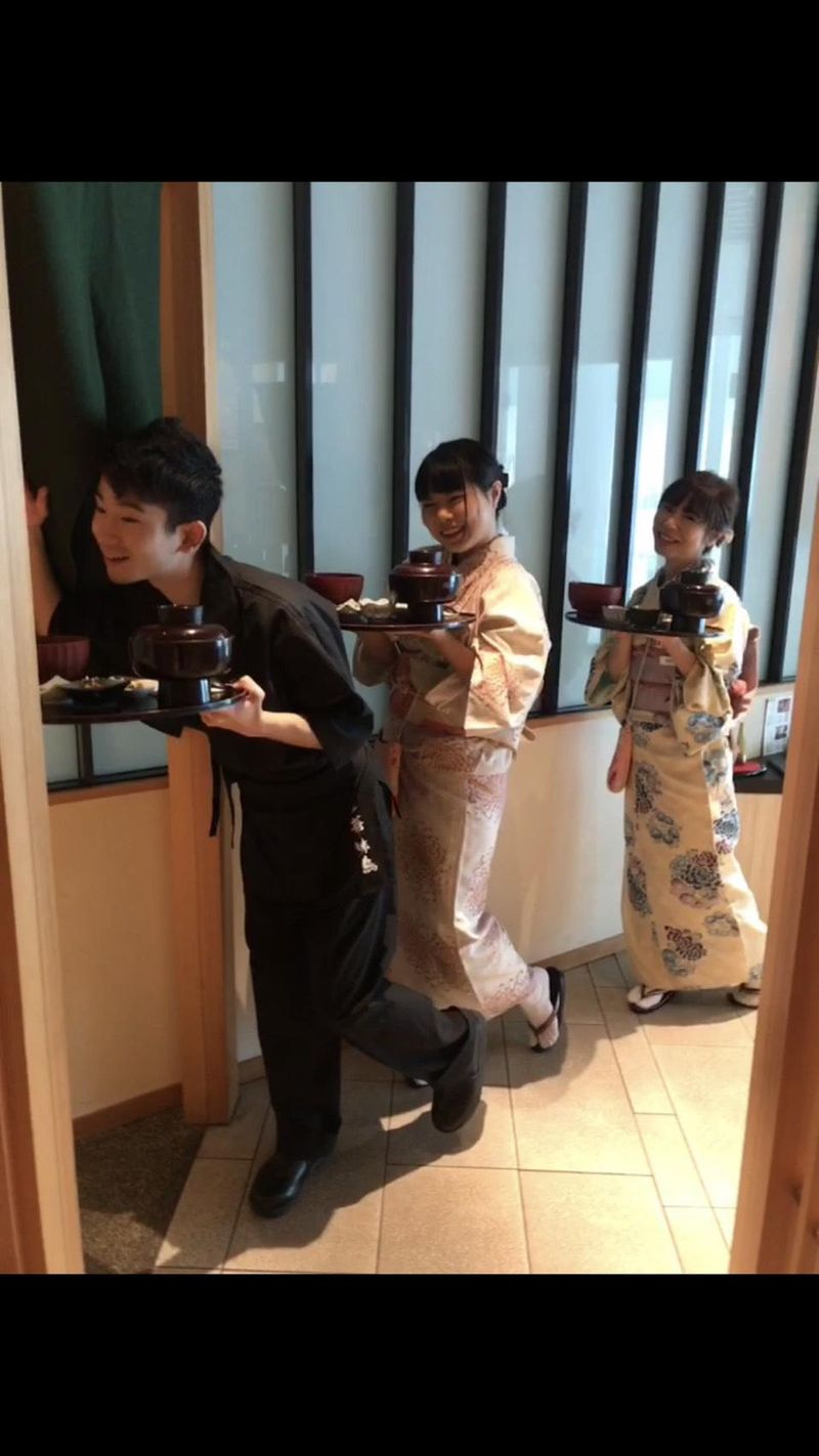 水たき料亭 博多華味鳥 祇園店のアルバイト・バイト求人情報-03