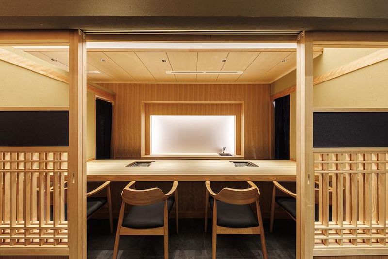 炭火割烹 牛月/株式会社Colobizのアルバイト・バイト求人情報-02