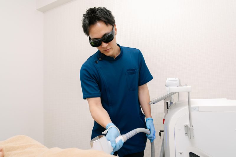エミナルクリニックメンズ池袋東口院のアルバイト・バイト求人情報-02