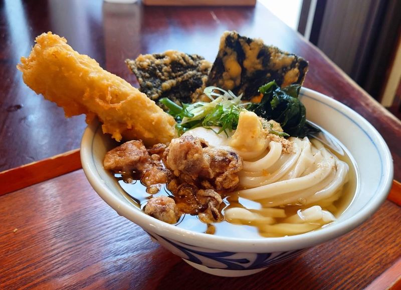 讃岐饂飩まるは　(さぬきうどんまるは)