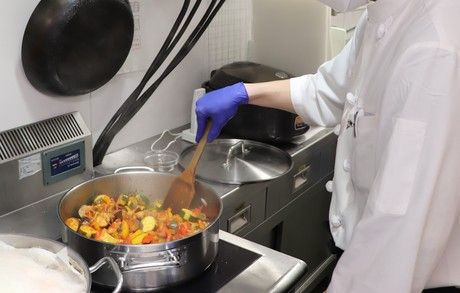 ブッツ・デリカテッセン　明治屋広尾店のアルバイト・バイト求人情報-03
