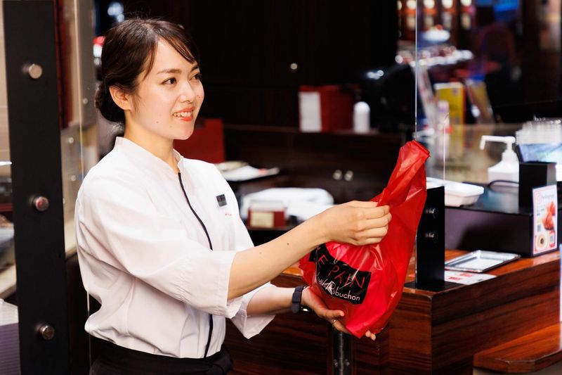 ル パン ドゥ ジョエル・ロブションNewoMan新宿店の求人2