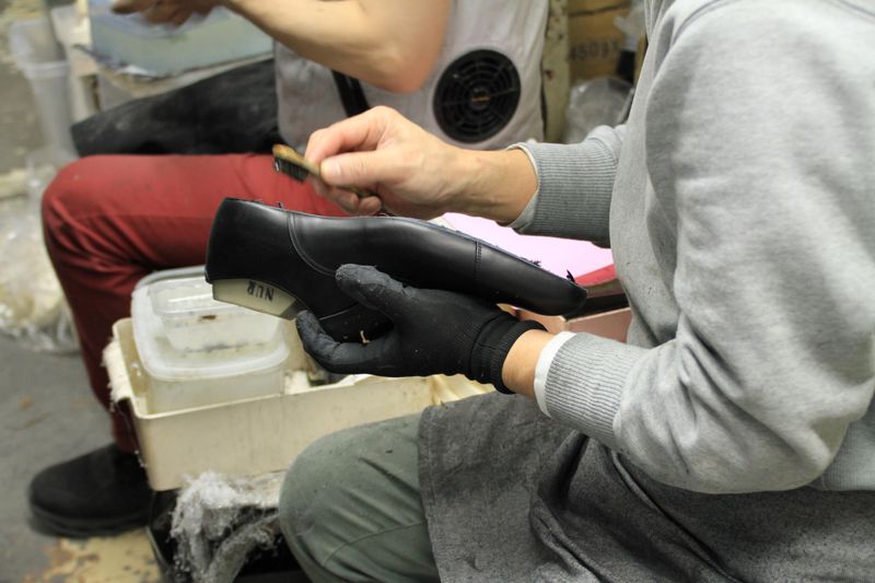 サントリイシューズ株式会社