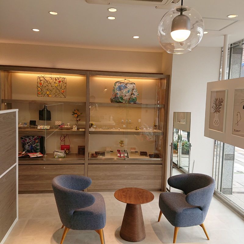 株式会社コメ兵の求人・転職情報-02