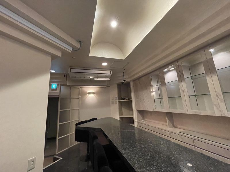 スナックのフロアスタッフ