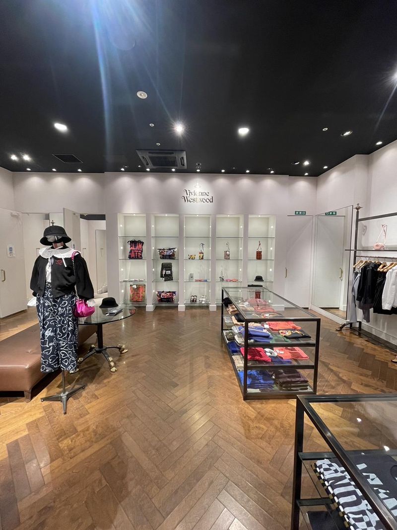 Vivienne Westwood　アウトレット長島店(株式会社EMiiブレイン)のアルバイト・バイト求人情報-03