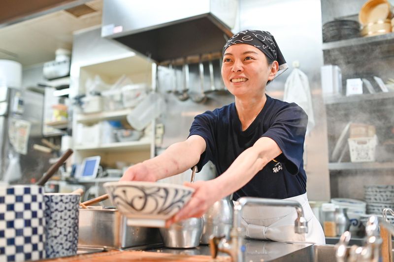 大阪讃岐麺乃庄 鶴丸饂飩本舗 小禄店のアルバイト・バイト求人情報-02