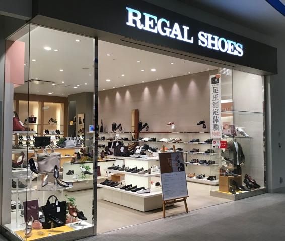 REGAL SHOES@ہ[Ɣ֓cX