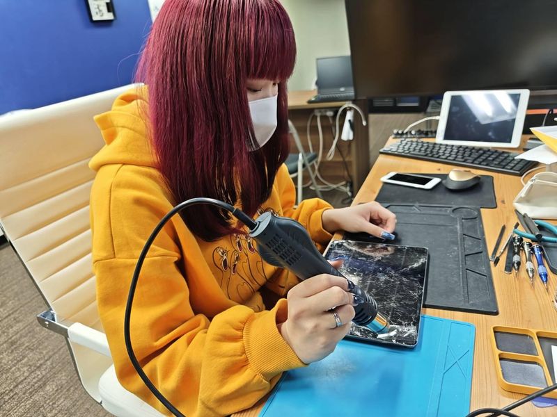 モバイアス　エキニア横浜店のアルバイト・バイト求人情報-02