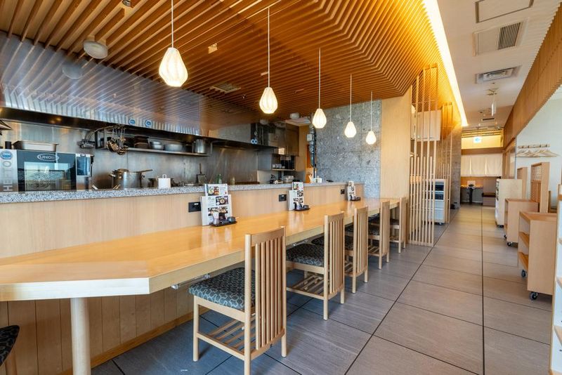 水たき料亭 博多華味鳥 KITTE博多店のアルバイト・バイト求人情報-05