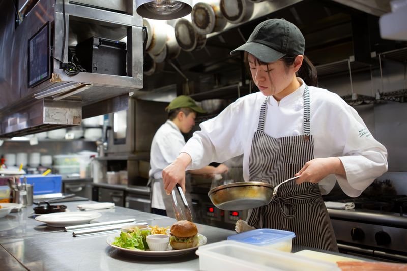 ベーカリー&レストラン 沢村新宿のアルバイト・バイト求人情報-04