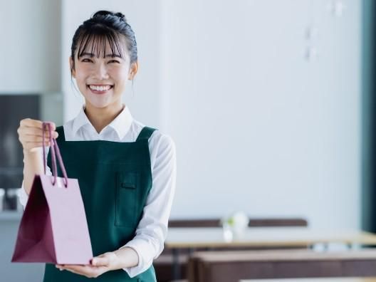 株式会社アムスコーポレーション　<勤務地>伊勢丹 新宿店の派遣求人情報