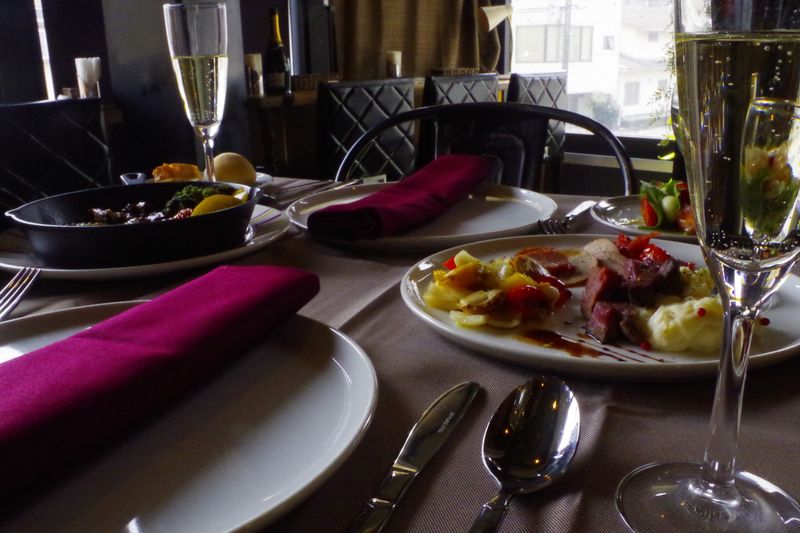 Champagne & Wine Cafe Adelのアルバイト・バイト求人情報-02