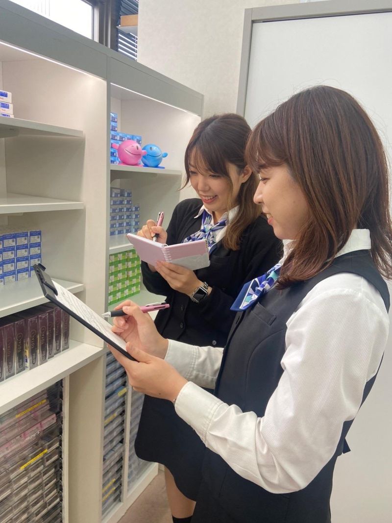 スマイルコンタクト大阪駅前店のアルバイト・バイト求人情報-02