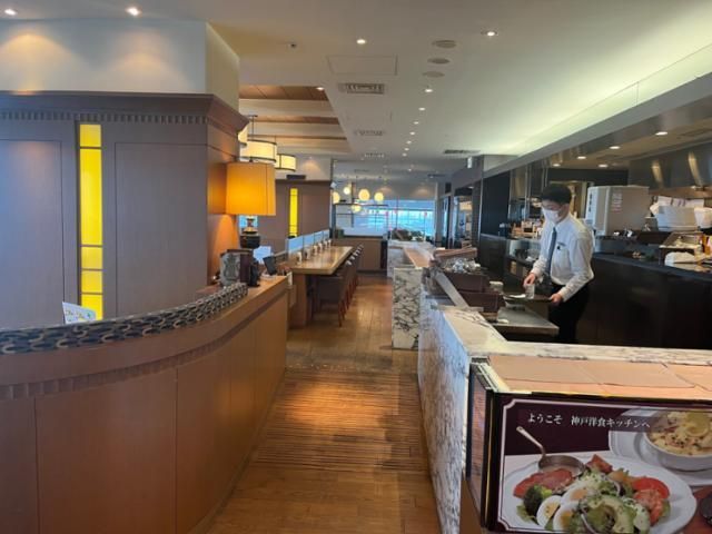 ロイヤルホスト神戸空港店のアルバイト・バイト求人情報-02