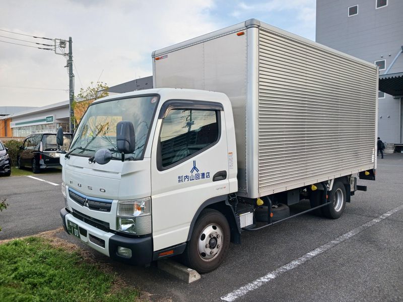 株式会社内山回漕店