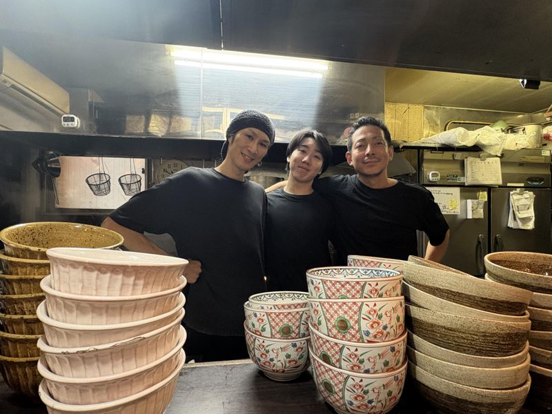 なぜ蕎麦にラー油を入れるのか。池袋西口店のアルバイト・バイト求人情報-05