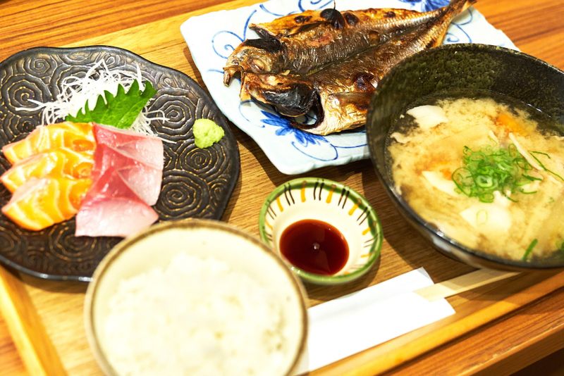 カラダに優しい和定食　膳や なんばウォーク東店(森口産業株式会社)のアルバイト・バイト求人情報-03