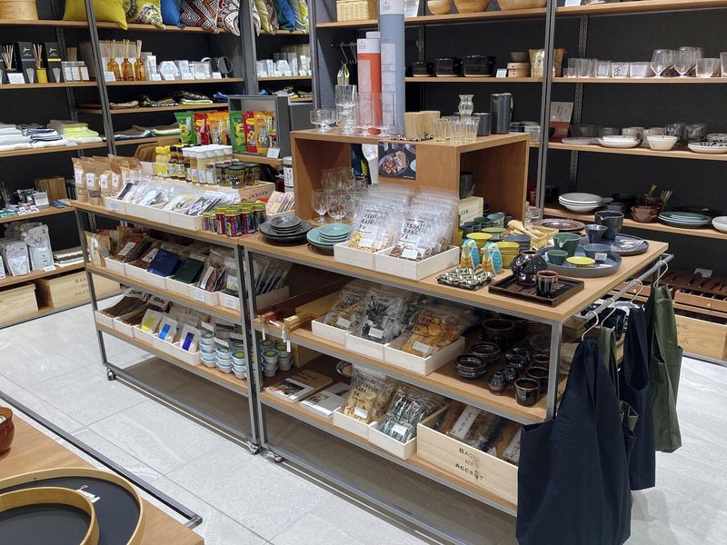 BASIC AND ACCENT　なんばパークスのアルバイト・バイト求人情報-05