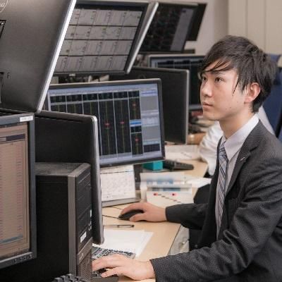 証券ディーラーの仕事を体感!株式売買体験の1DAYプログラム