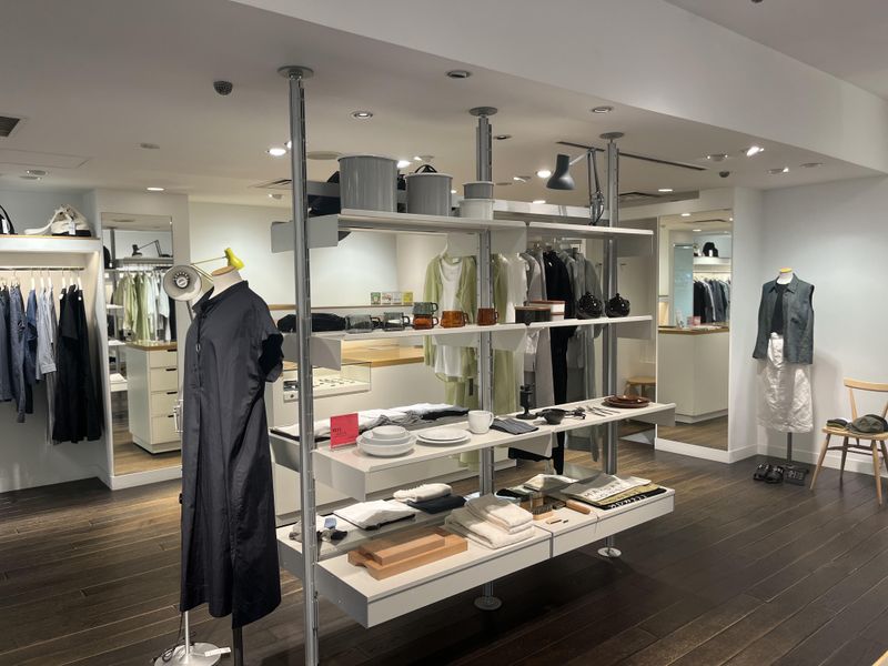 マーガレットハウエル札幌三越店のアルバイト・バイト求人情報-02