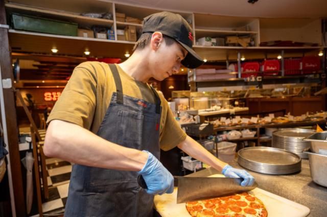 シェーキーズ新宿セノビル店のアルバイト・バイト求人情報-02