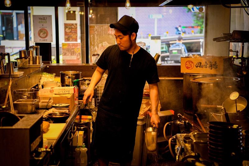 ラーメン豚山　関内店のアルバイト・バイト求人情報-02