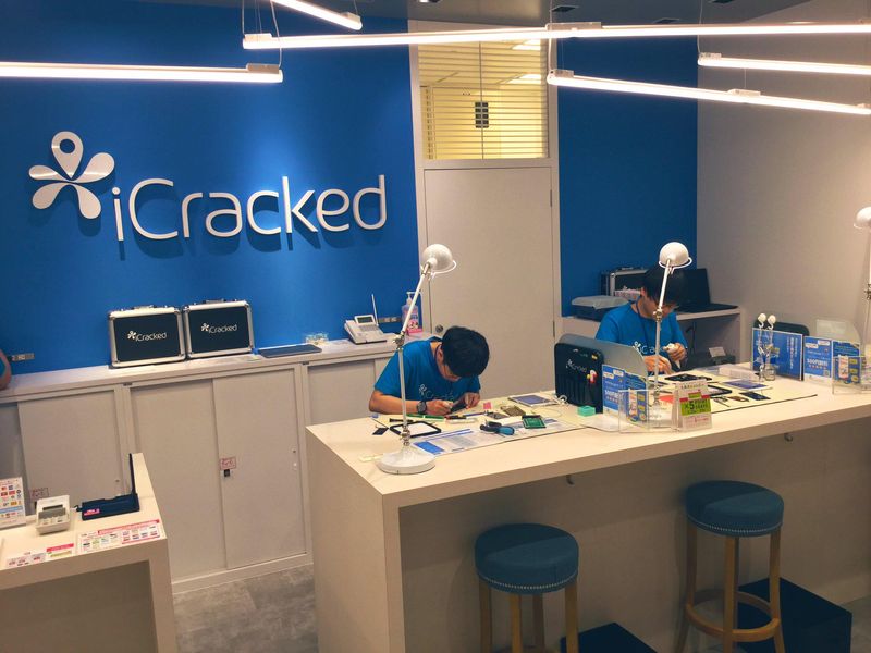 iCracked Store アスピア明石店のアルバイト・バイト求人情報-01