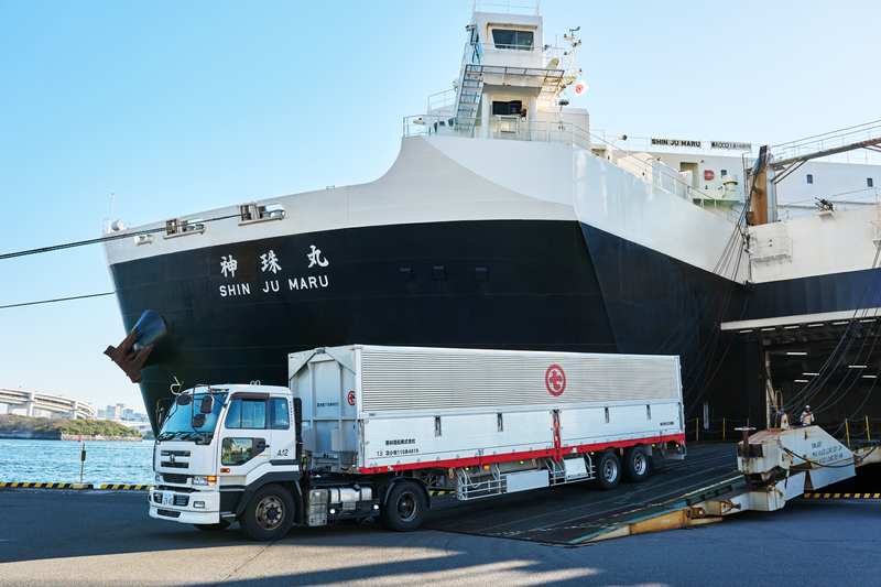 普段は入れない物流の現場へ!港湾見学&社員座談会《特典あり》