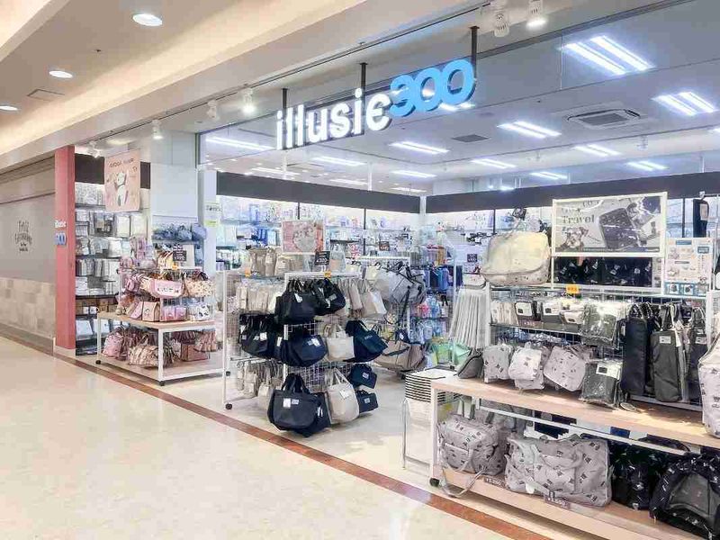 illusie300 イルーシーサンマルマル 那覇 メインプレイス 店のアルバイト・バイト求人情報-13
