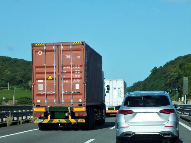 株式会社小林運送　東京営業所<勤務地:大井・青海エリア/トレーラー運転手>のアルバイト・バイト求人情報-03