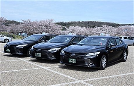 ファイブスタータクシー株式会社【駅前営業所】<ロイヤルリムジングループ>のアルバイト・バイト求人情報-01